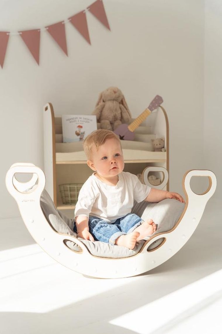 tupti.wood, poduszka do bujaka montessori, materac do małego bujaka, szary