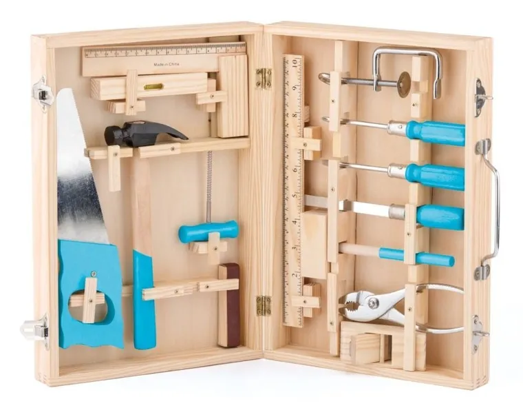 Woody, metalowe narzędzia w drewnianym pudełku