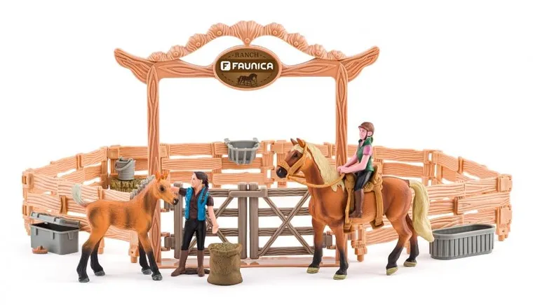Woodyland, zagroda z końmi, szkoła jeździecka, zestaw figurek, 22 elementy