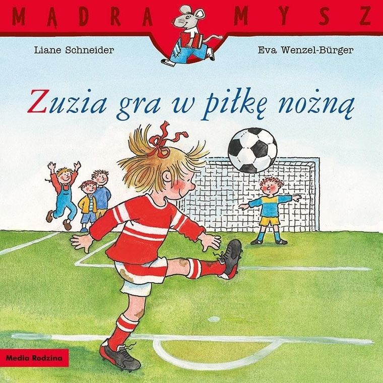 Zuzia gra w piłkę nożną. Mądra mysz