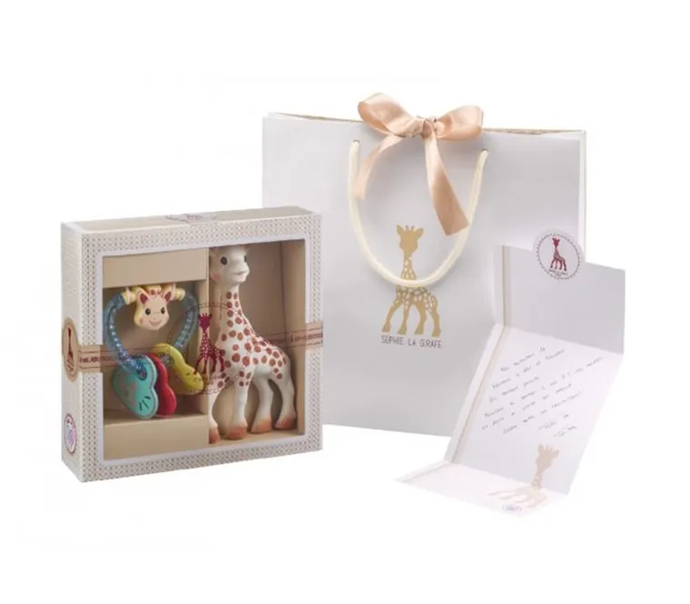 Żyrafa Sophie, zestaw prezentowy z gryzako-grzechotką w kształcie serca