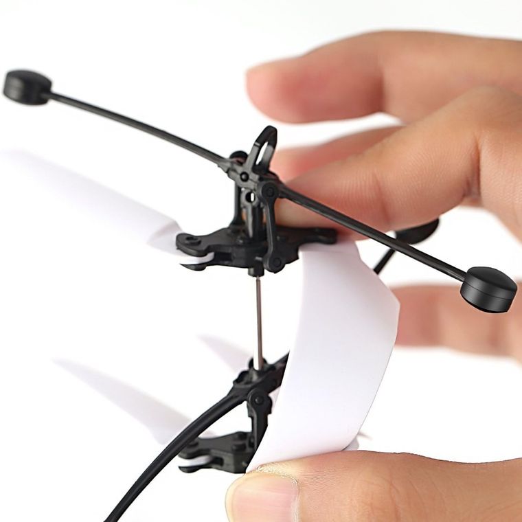 Adar, latająca piłka, sterowana dłonią