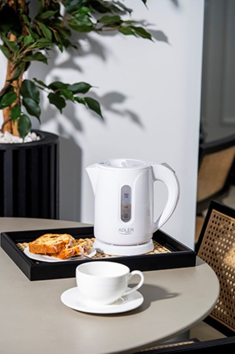 Adler, czajnik plastikowy, 0,8l