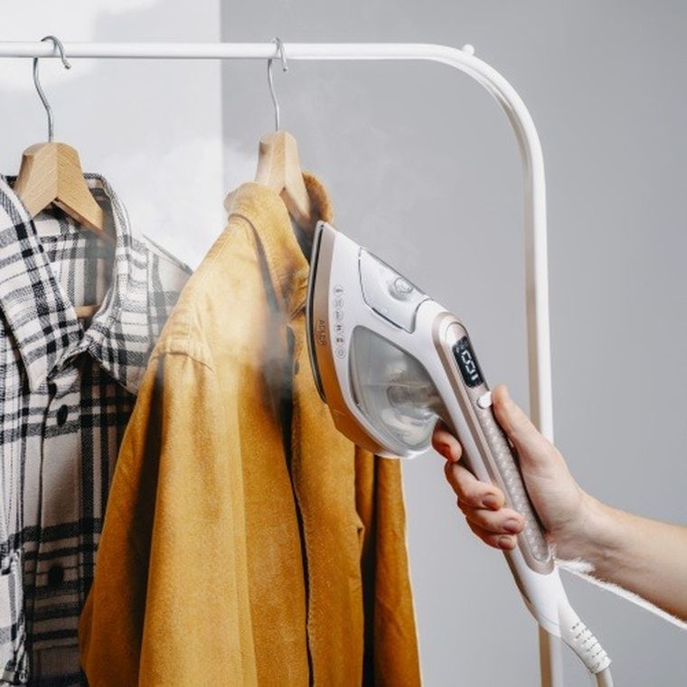 Adler, parownica do ubrań & żelazko 2w1