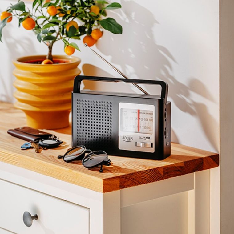 Adler, radio AM/FM, antena