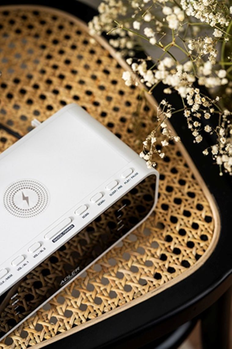 Adler, radiobudzik z bezprzewodową ładowarką i FM, AD 1192W