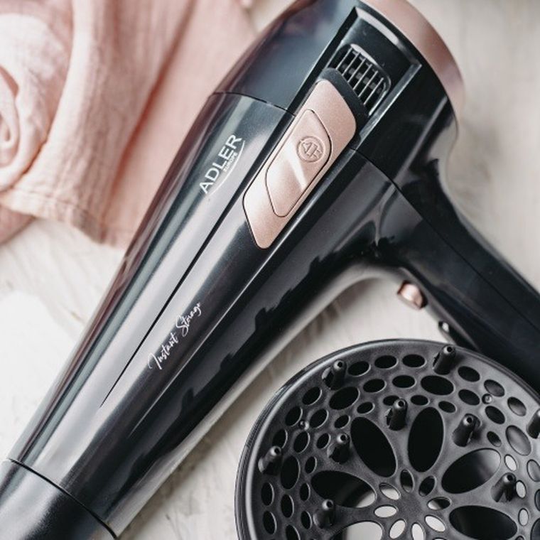 Adler, suszarka ze zwijanym przewodem, z dyfuzorem, 2400W