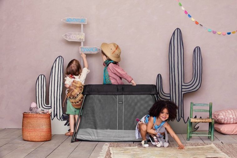 BabyBjörn, Light, łóżeczko turystyczne + prześcieradło, czarne