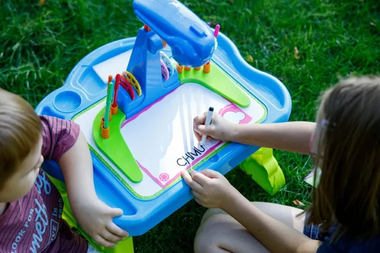 Carotina, biurko z projektorem LED