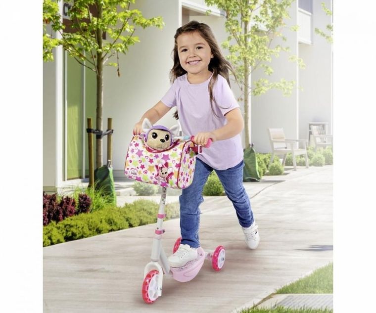 Chi Chi Love, Grand Tour, piesek w kasku, maskotka