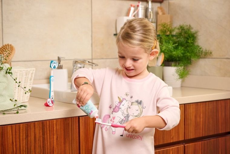 Chicco, Hippo, zestaw podróżny: pasta, szczoteczka do zębów + etui, 3-6 lat