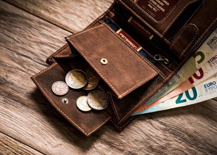 Czarny, pionowy portfel męski ze skóry naturalnej, Peterson