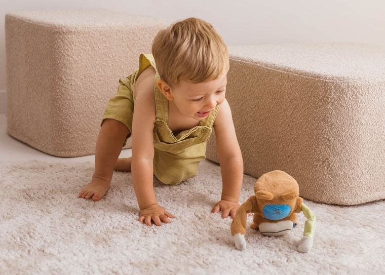 Dumel Discovery, Fikająca małpka, zabawka interaktywna