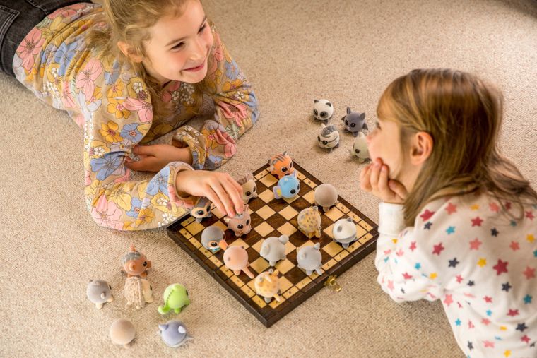 Flockies, walizka z unikatowym orłem i wilkiem