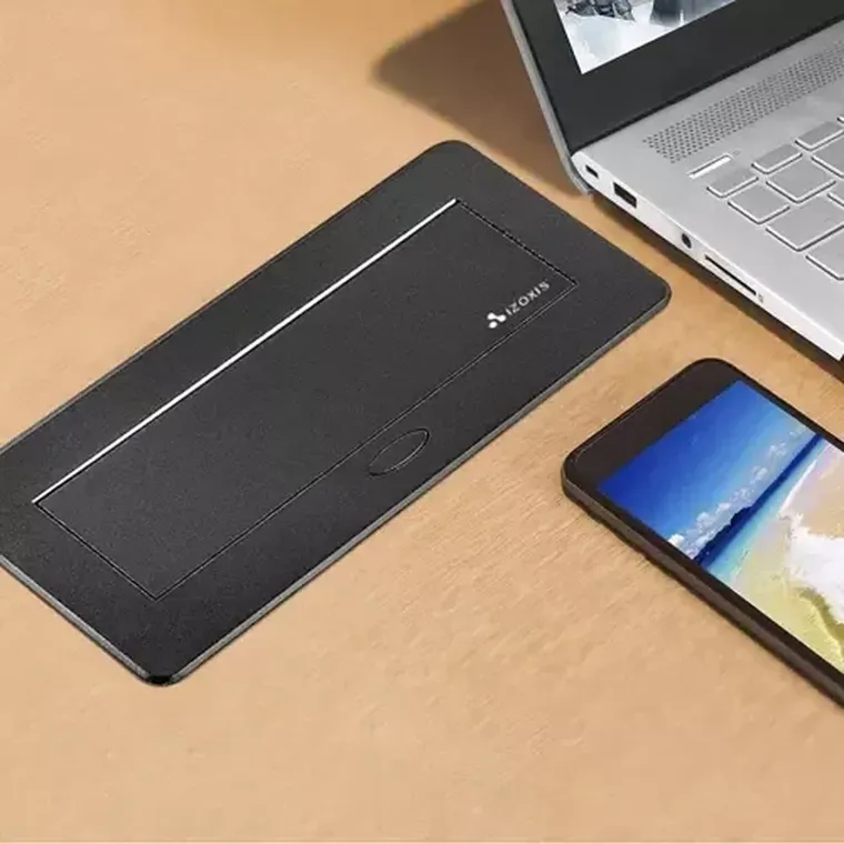 Izoxis, gniazdo chowane w blat, potrójne