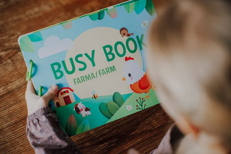 Janod, Busy Book, Farma, książeczka sensoryczna z zadaniami