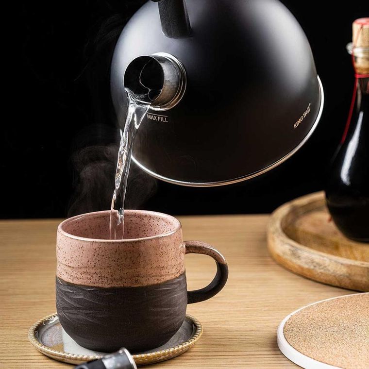 Kinghoff, czajnik z gwizdkiem, czarny mat, 1,5l