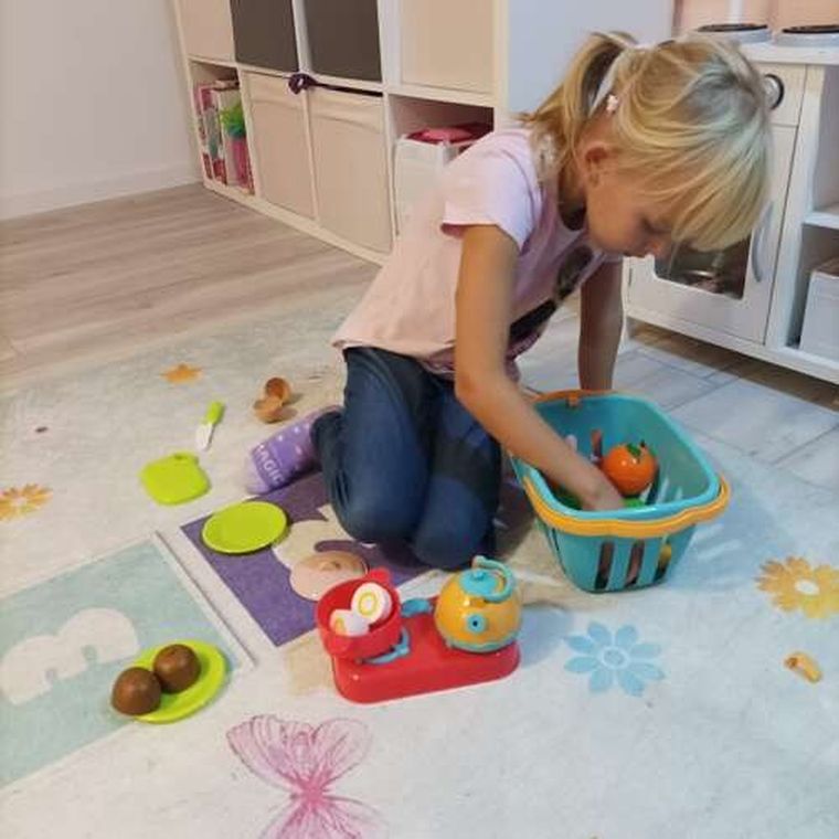 Kruzzel, warzywa i owoce do krojenia z koszyczkiem