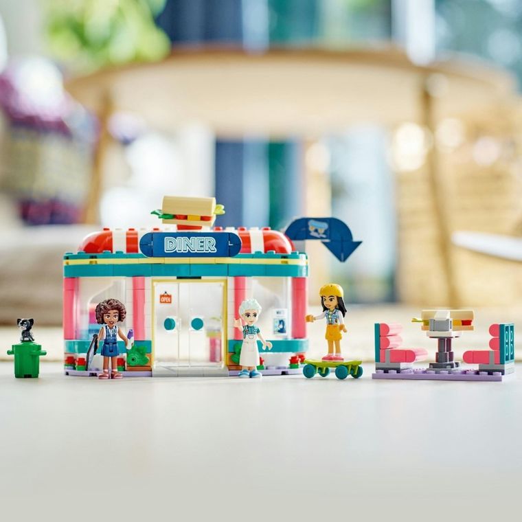 LEGO Friends, Bar w śródmieściu Heartlake, 41728