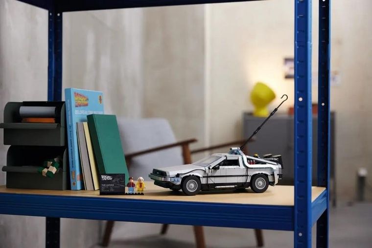 LEGO Icons, Wehikuł czasu z „Powrotu do przyszłości”, 10300