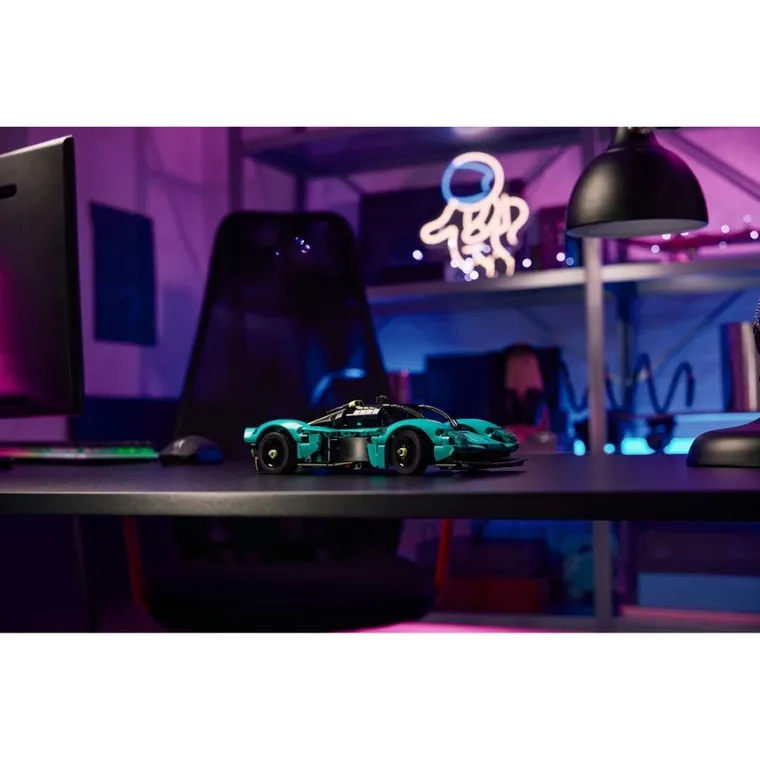 LEGO Technic, Aston Martin Valkyrie, 42208