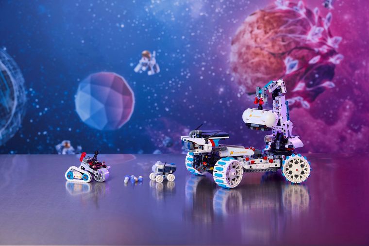 LEGO Technic, Kosmiczny łazik księżycowy Lunar Outpost, 42211