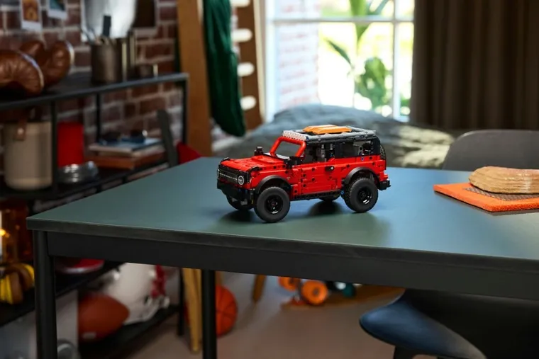 LEGO Technic, SUV Ford Bronco, 42213