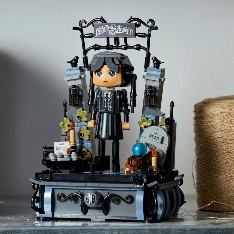 LEGO Wednesday, Figurka Wednesday Addams, 76780