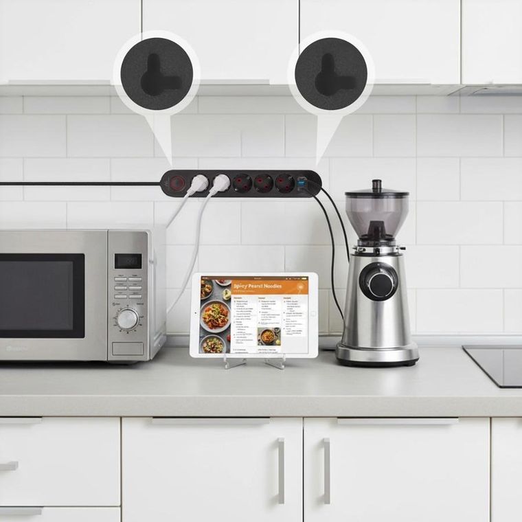 Maclean, listwa zasilająca, 5 gniazd + 3xUSB, czarna, 110-240V, AC 50/60HZ, 2.1A, MAX 2500W, 1,5m