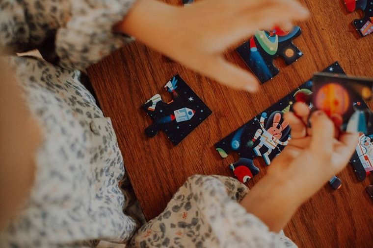 Mudpuppy, Kosmos, puzzle-kartka z życzeniami, 12 elementów