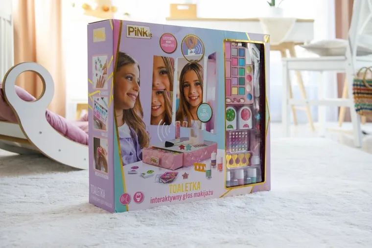Pink It, interaktywna toaletka z akcesoriami do makijażu