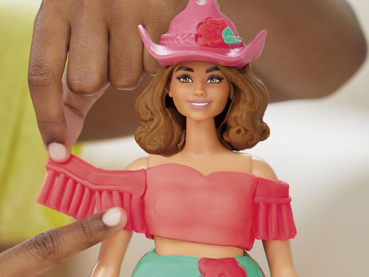 Play-Doh, Barbie Projektantka, Kwiaty i frędzle, zestaw kreatywny z lalką