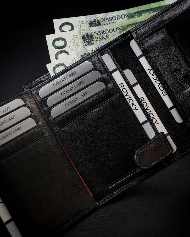 Portfel, czarno-czerwony, skórzany, RFID, Rovicky