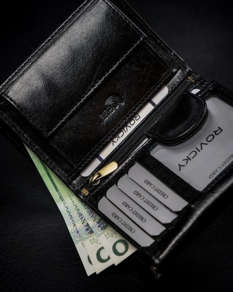 Portfel, czarno-czerwony, skórzany, RFID, Rovicky