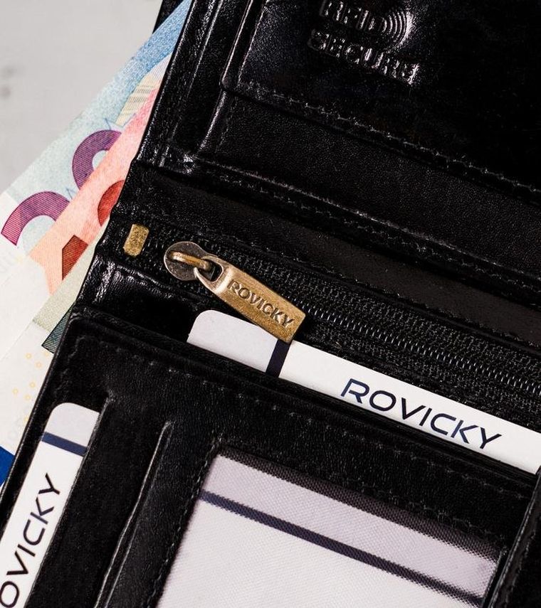 Portfel, czarno-czerwony, skórzany, RFID, Rovicky