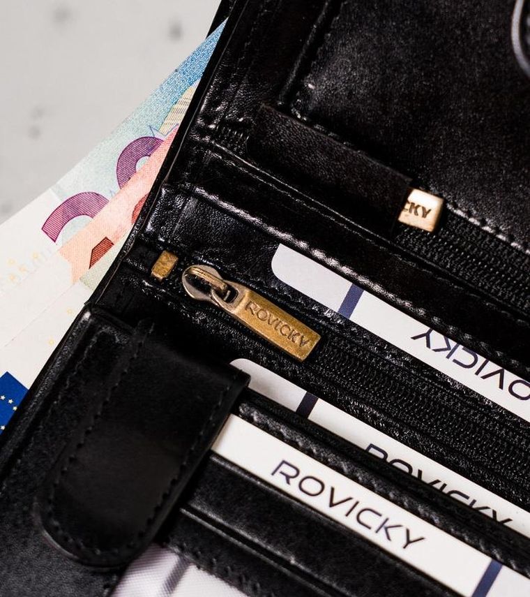 Portfel, czarno-czerwony, skórzany, RFID, Rovicky