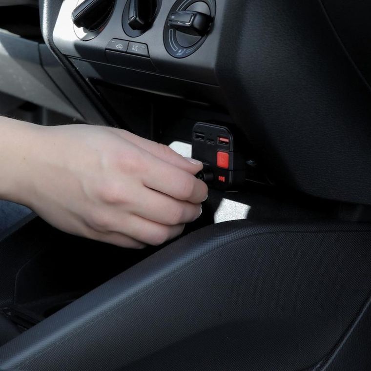 Savio, transmiter FM z wyświetlaczem, ładowarka, bluetooth