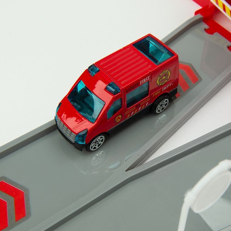 Smiki, Straż pożarna, garaż z pojazdami