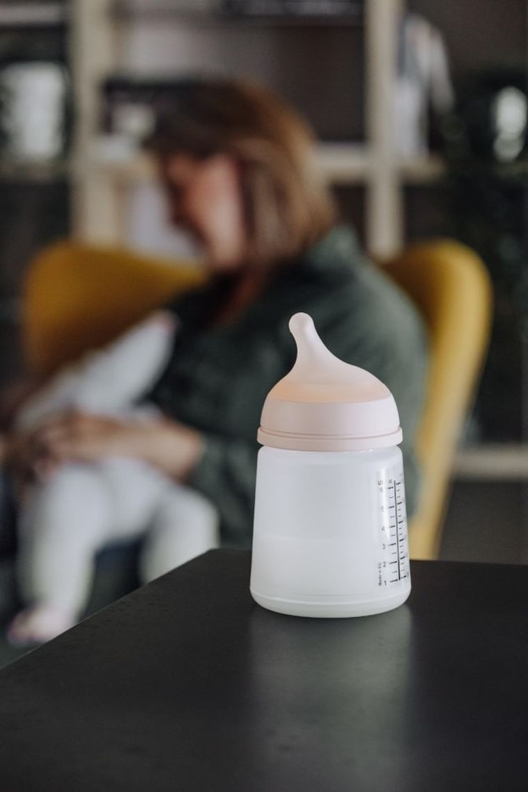 Suavinex, Zero Zero, zestaw startowy z butelką, przepływ adaptacyjny, 180 ml, 0-2m