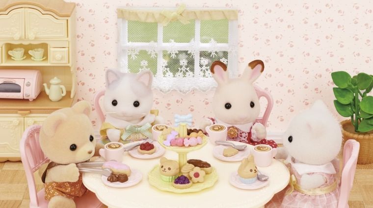 Sylvanian Families, Stół, krzesła i mnóstwo słodkości, zestaw z akcesoriami, 5742