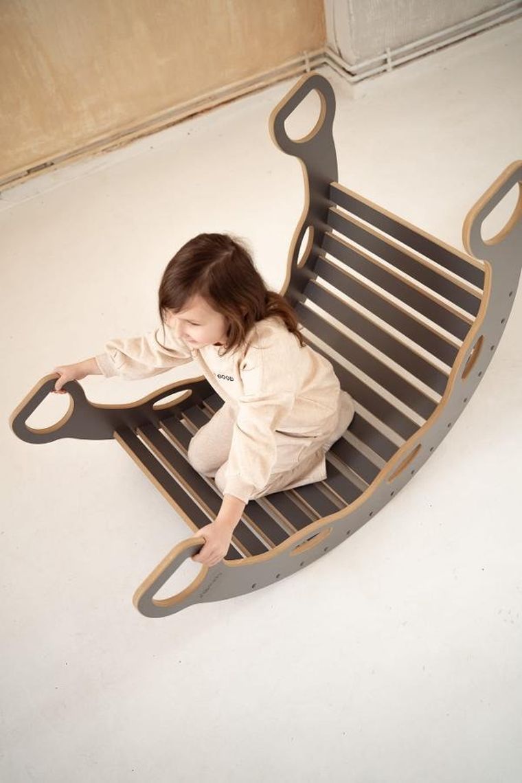 tupti.wood, duży bujak montessori z uchwytami, szary