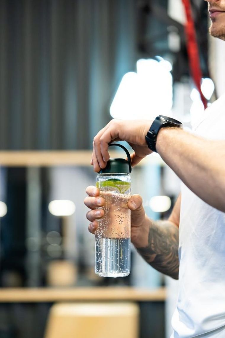 Vialli Design, Fuori, szklana butelka na wodę, zielona, 540 ml