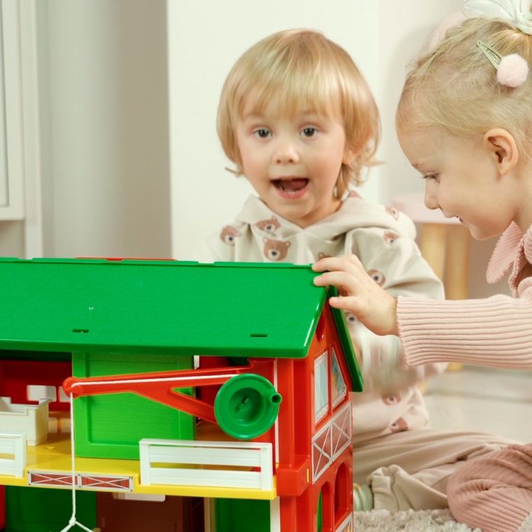 Wader, Play House, farma