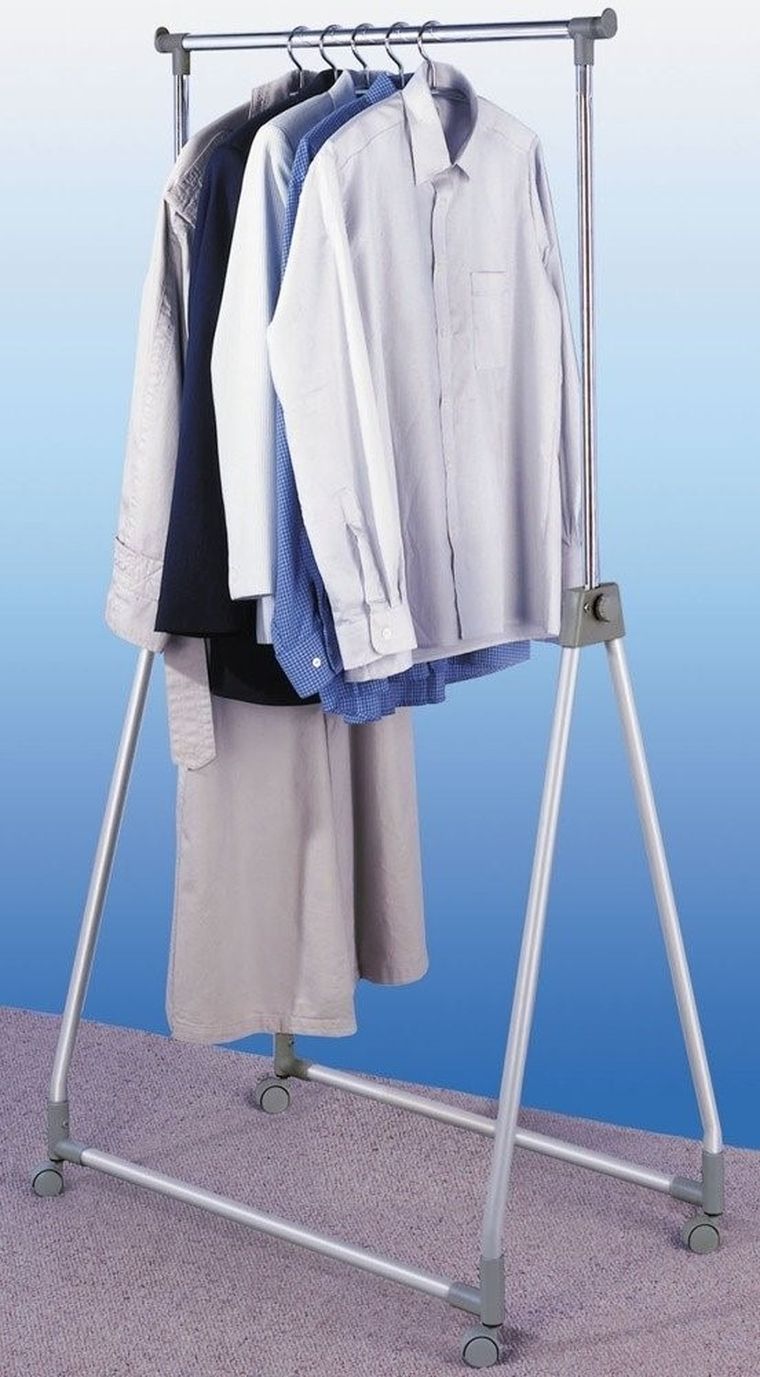 Wieszak na ubrania, na kółkach