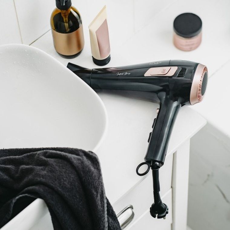 Adler, suszarka ze zwijanym przewodem, z dyfuzorem, 2400W