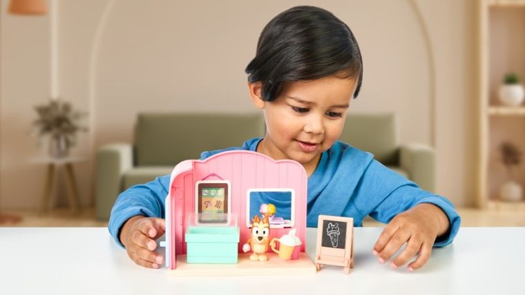 Bluey, lodziarnia, zestaw z figurką