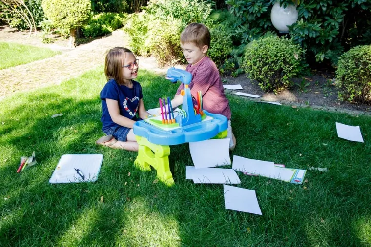 Carotina, biurko z projektorem LED