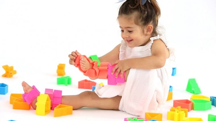 Dena, ludzik i domek, klocki silikonowe, yellow