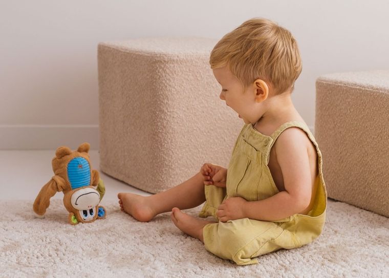 Dumel Discovery, Fikająca małpka, zabawka interaktywna