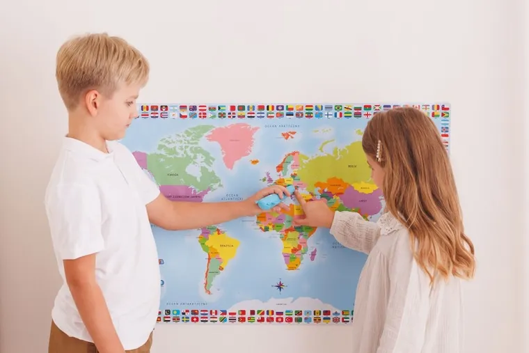 Dumel Discovery, Interaktywna mapa świata, zabawka edukacyjna